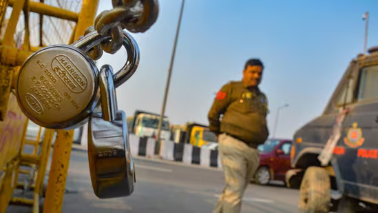 
                                                        भारत बंद 2025: 25 करोड़ से अधिक मज़दूरों के शामिल होने की संभावना, बुधवार को जन सेवाएं होंगी प्रभावित